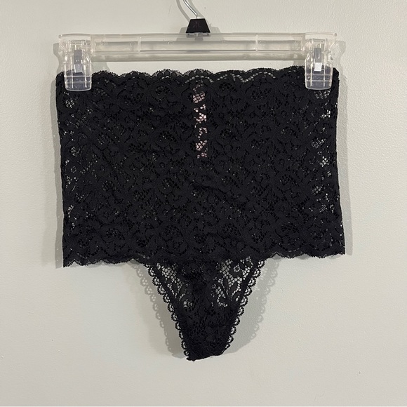 Victoria’s Secret size S/P black lace thong/string panties - Picture 7 of 8